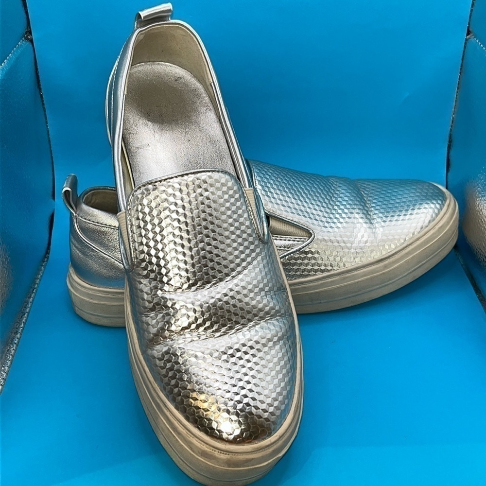 Nine West slip on silver shiny loafer sneaker casual shoe size 8M, women